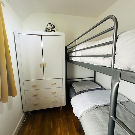 Beautiful Home In London With Easy Access To Central London Sutton  Extérieur photo