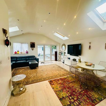 Beautiful Home In London With Easy Access To Central London Sutton  Extérieur photo